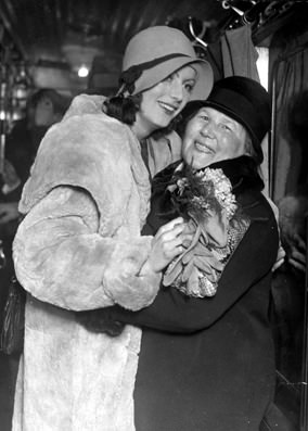Greta Garbo with her mother in 1939 Greta Garbo with her mother in 1939