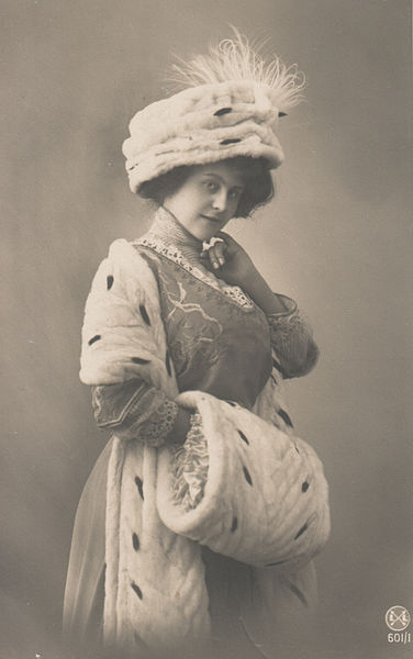 Lady in ermine, c.1910 (Collection Khun) Lady in ermine, c.1910 (Collection Khun)