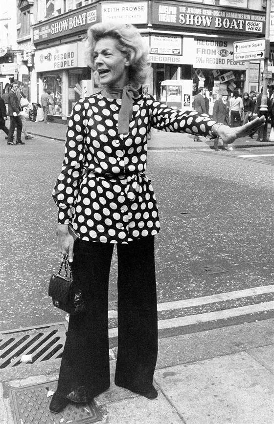 Street Style: Bacall stops traffic in London's Leicester Square in 1972 (AP)