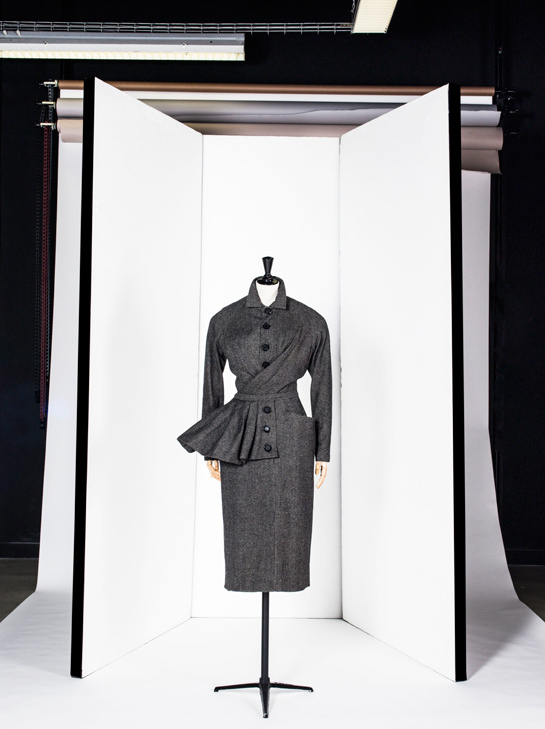 Dress by Christian Dior - Les années 50 : La mode en France, 1947-1957 