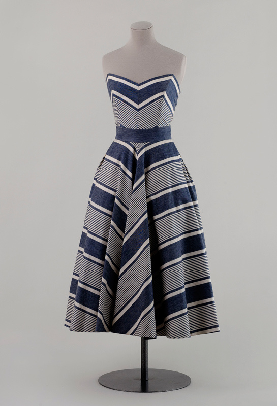 Dress by Lanvin - Les années 50 : La mode en France, 1947-1957 