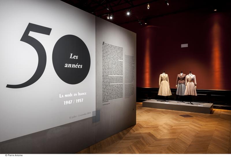 Gallery view - Entry Hall - Les années 50 : La mode en France, 1947-1957 