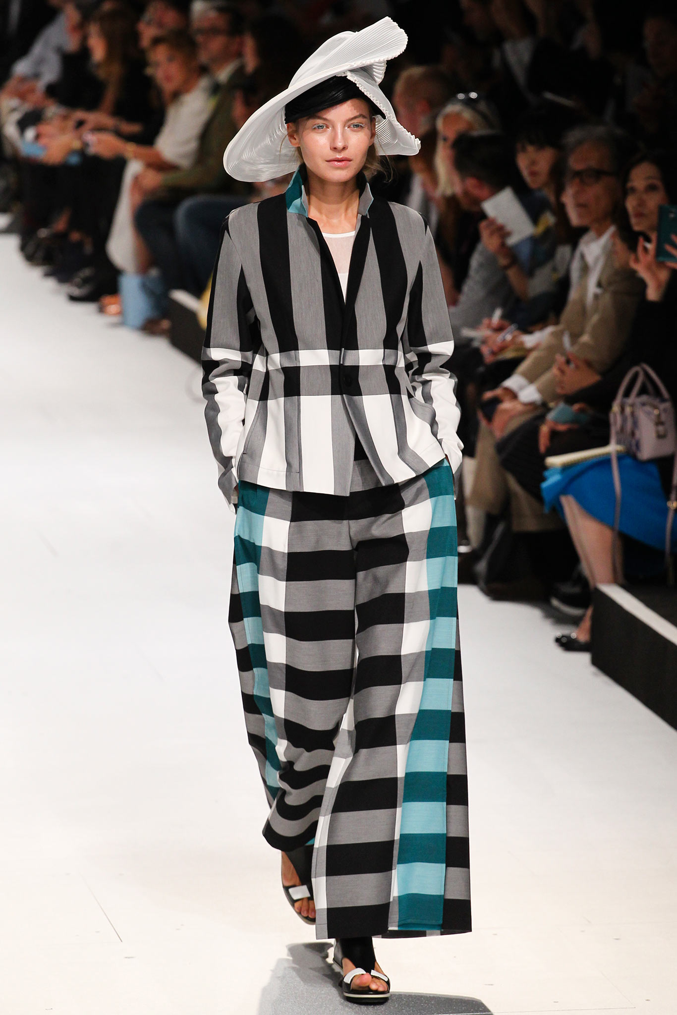 Issey Miyake - Spring-Summer 2015