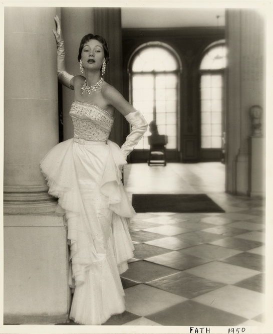 Jacque Fath Gown, 1950. Photograph by Henry Clarke - Les années 50 : La mode en France, 1947-1957 