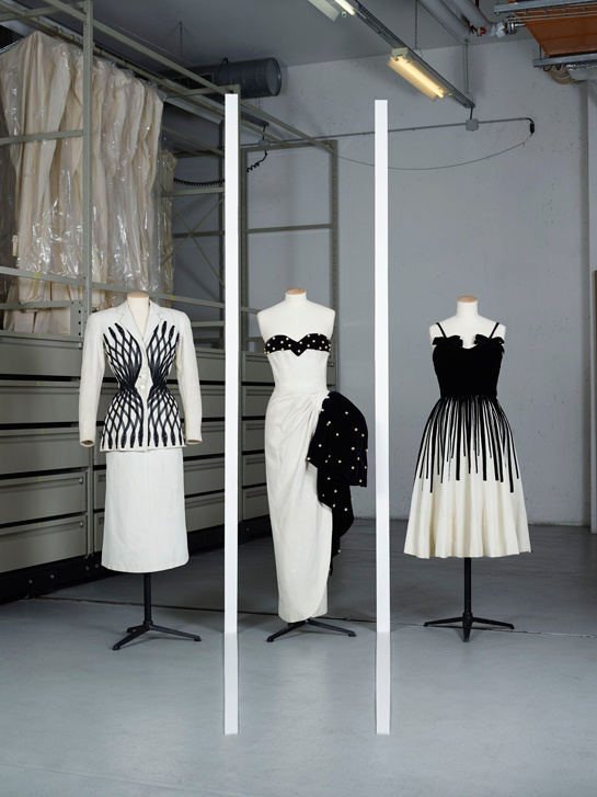 Suits and dresses by Carven, Alwynn and Jacques Heim - Les années 50 : La mode en France, 1947-1957 