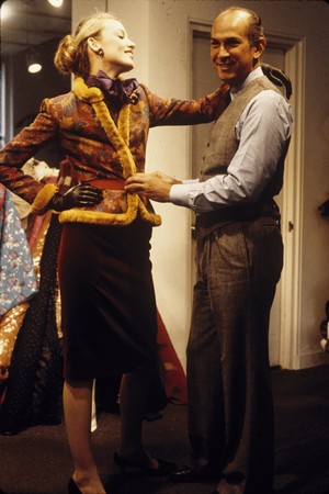 Oscar de la Renta fitting a model for his Fall 1979-Winter 1980 collection