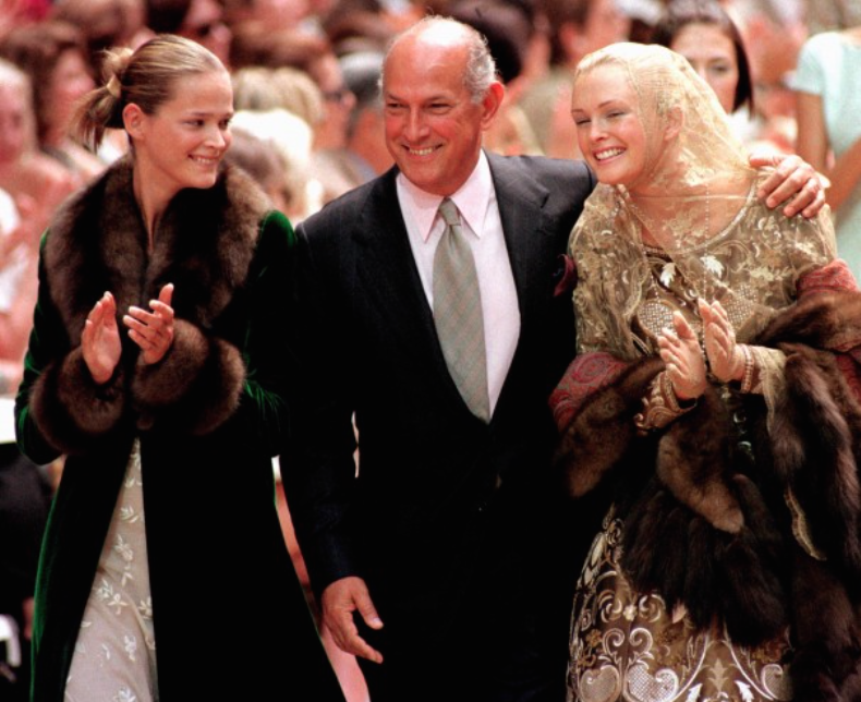 Oscar de la Renta poses with two of his models after the presentation of the 1998-1999 fall:winter haute couture collection he designed for Balmain in Paris.