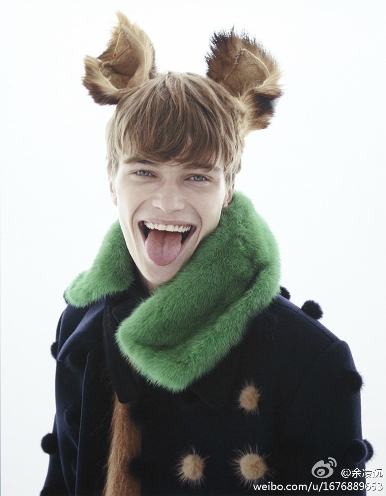 Colorful collar detail in FHM Collection China, fall-winter 2014 edition