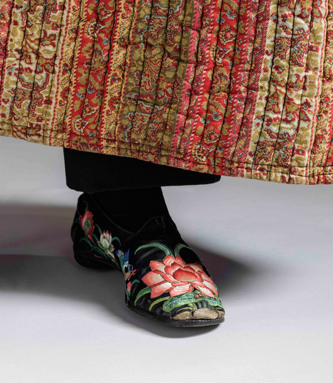 An embroidered Chinese shoe featured in LACMA's “Reigning Men Fashion in Menswear” exhibit