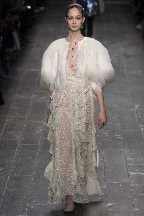 Restyle inspiration from the Fall 2016 runways - Valentino