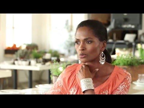 Chico's ad featuring model Karen Alexander