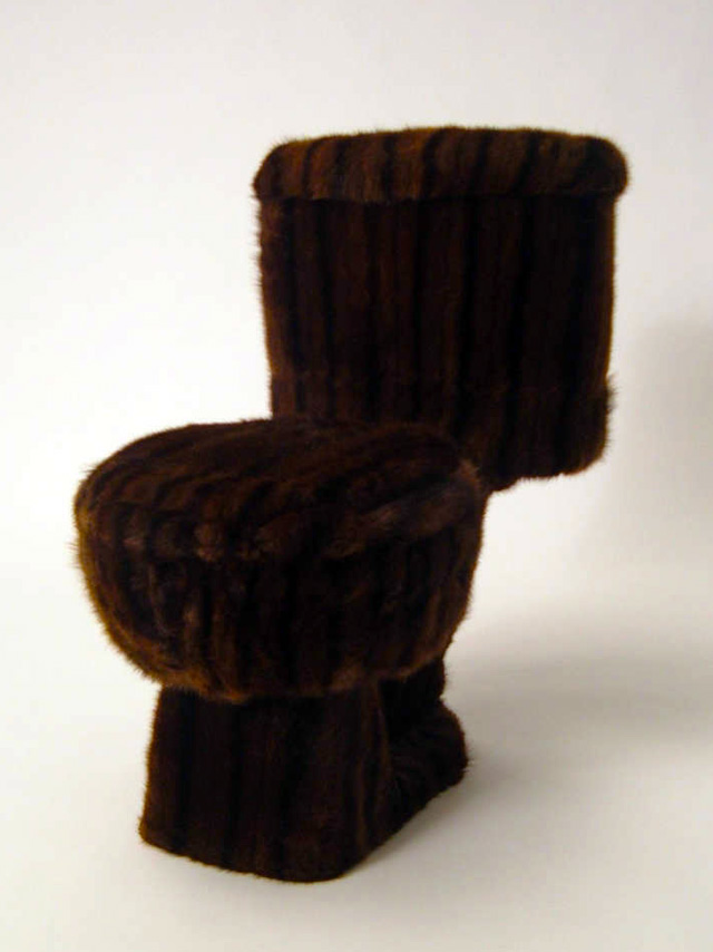 Forget "game of Thrones' we have a throne fit for a KING! Her's a mink toilet