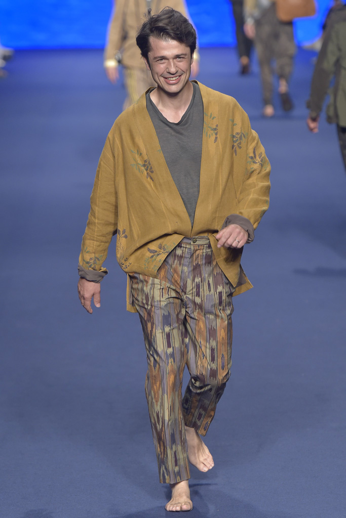 MILAN: 2017 RTW Spring Summer Menswear Collections Part 4 Finale ...