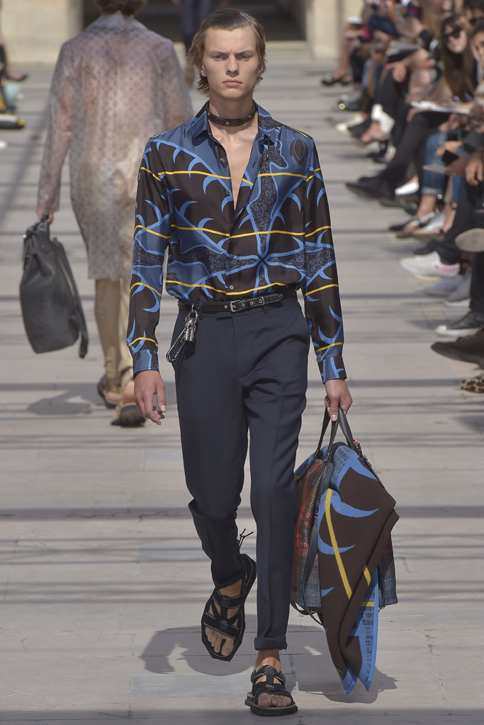 Louis Vuitton 2017 Spring & Summer. Men's collection. / Runway silk shirt.