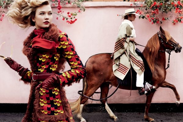 dark-horse-karlie-kloss-by-mario-testino-for-vogue-september-2014