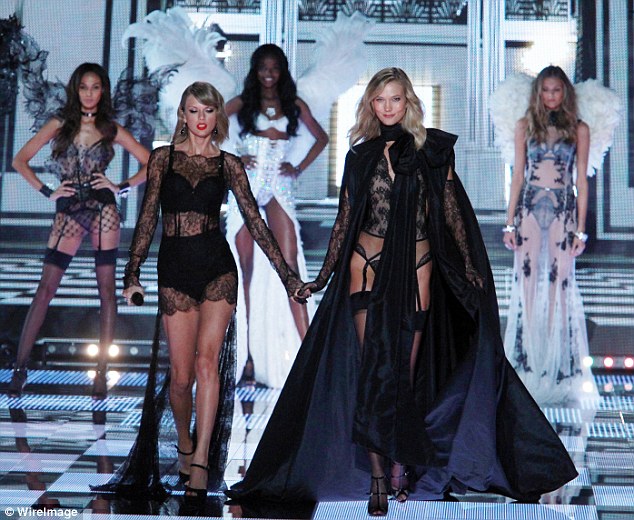 Taylor Swift and Karlie Kloss Hold Hands on the 2014 Victoria Secret fashion show Runway!