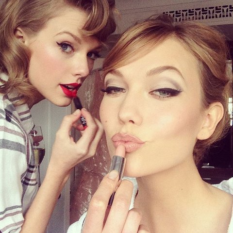 Karlie sharing beauty tips with her best friend singer Taylor Swift