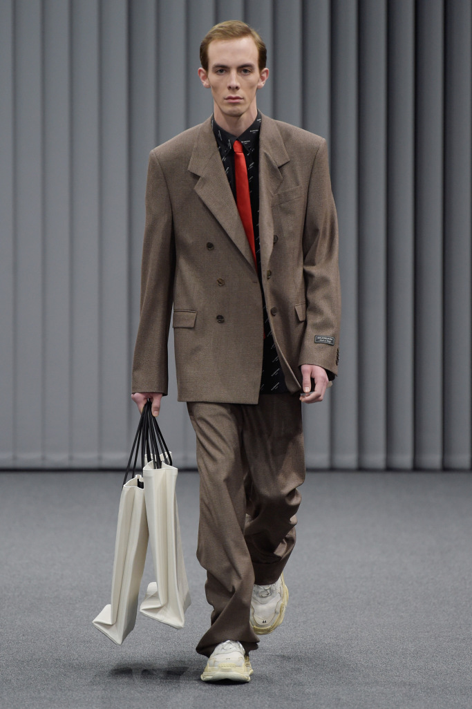 Balenciaga Menswear Fall 2017 Collection