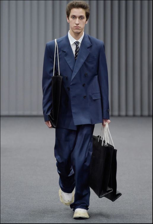 Balenciaga Menswear Fall 2017 Collection