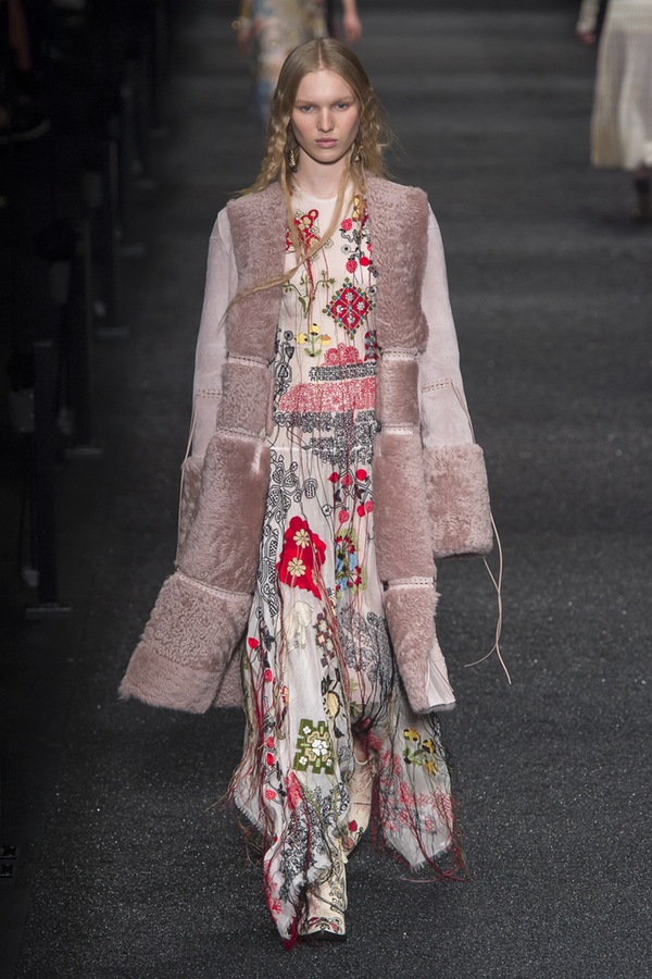 Alexander McQueen PARIS Fashion Week Fall 2017