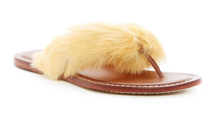 Bernardo rabbit fur thong sandal