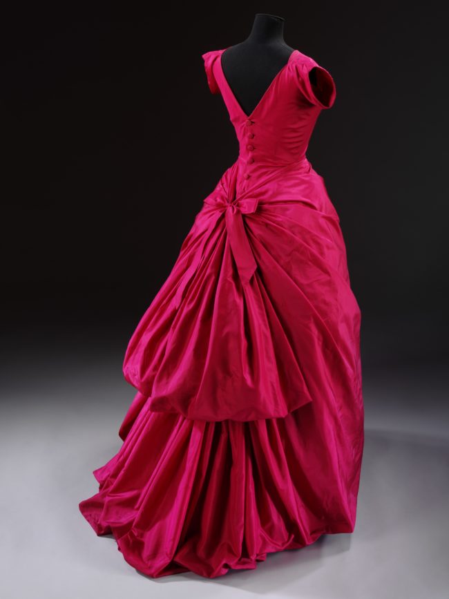 Evening dress, silk taffeta, Cristóbal Balenciaga, Paris, 1955 © Victoria and Albert Museum, London
