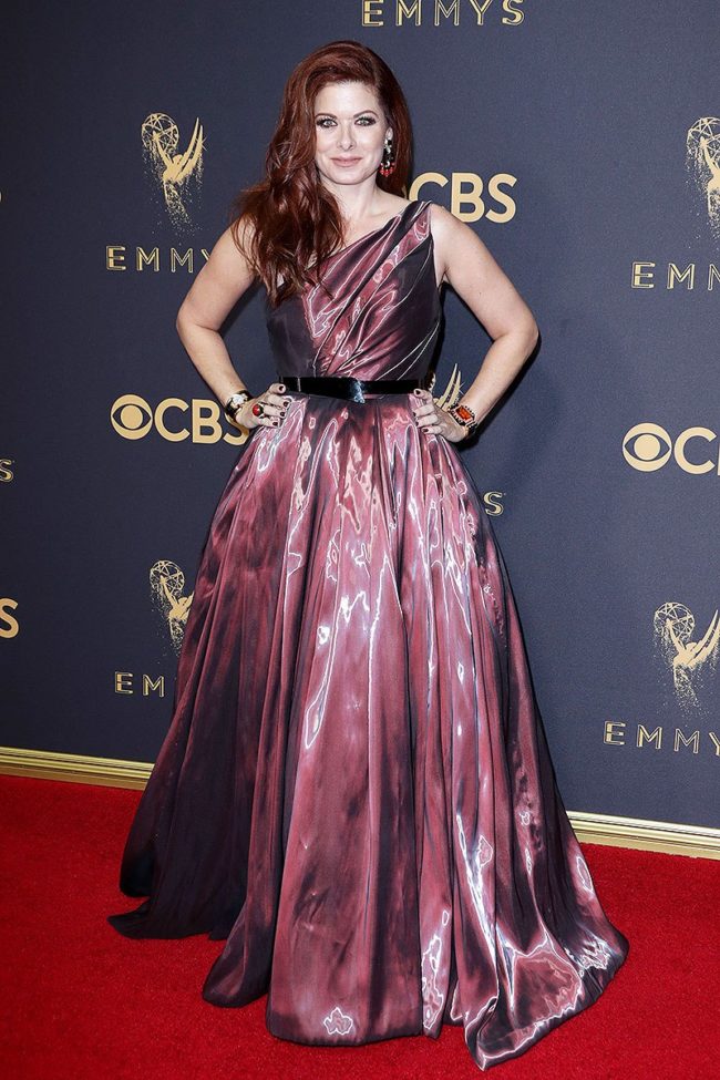 Debra Messing at the 2017 Emmy Awards