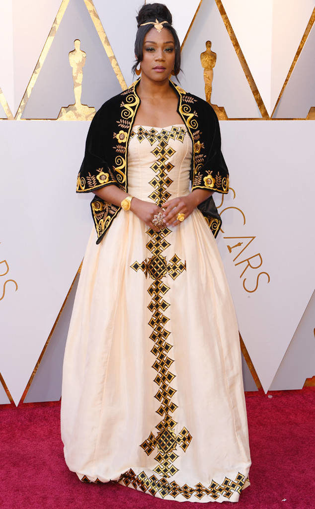 Tiffany Haddish perfectly honored her Eritrean heritage in this eye-catching off-white traditional dress called a zuria at the Oscars