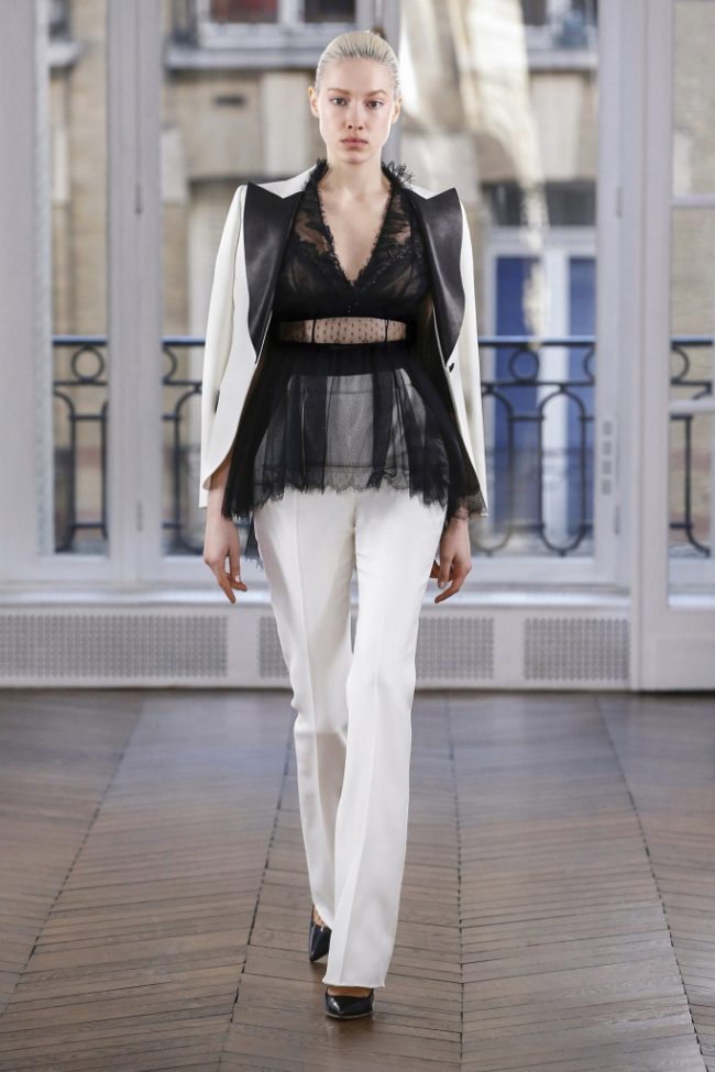 Ralph & Russo RTW Fall 2018 - Paris Fashion Week
