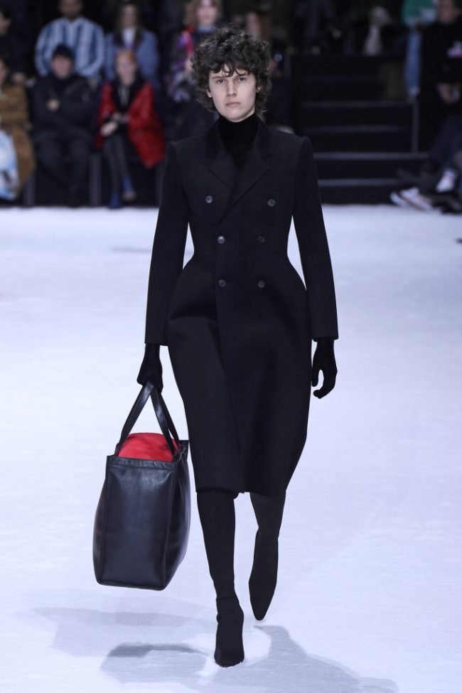 Balenciaga RTW Fall 2018 - Paris Fashion Week