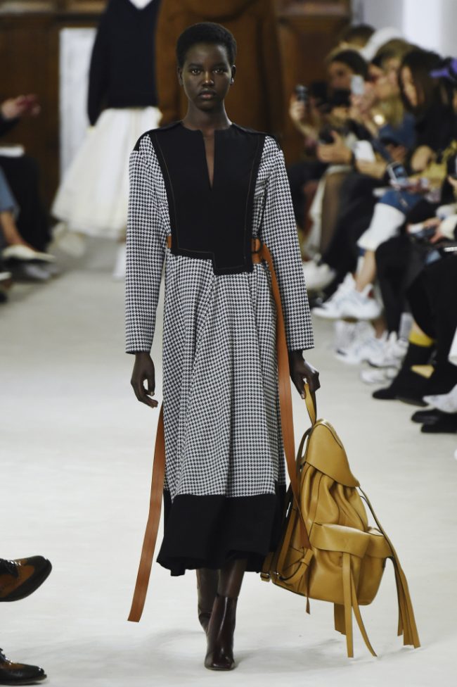 Loewe RTW Fall 2018 - Paris Fashion Week