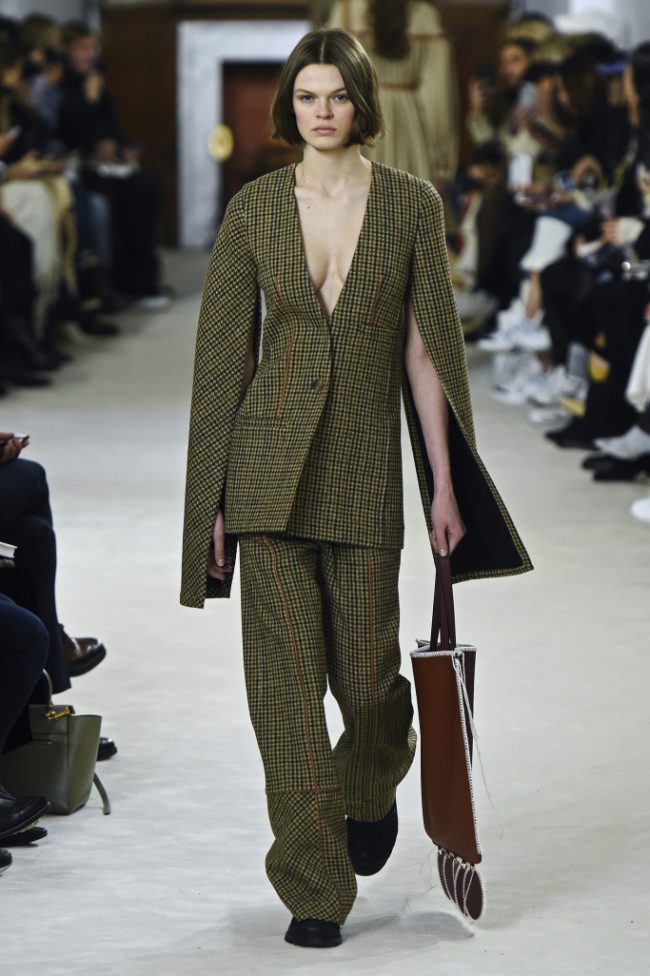 Loewe RTW Fall 2018 - Paris Fashion Week