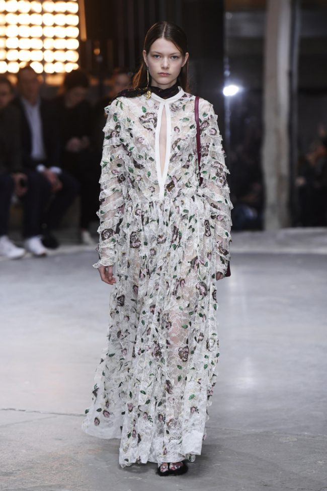 Giambattista Valli RTW Fall 2018 - Paris Fashion Week