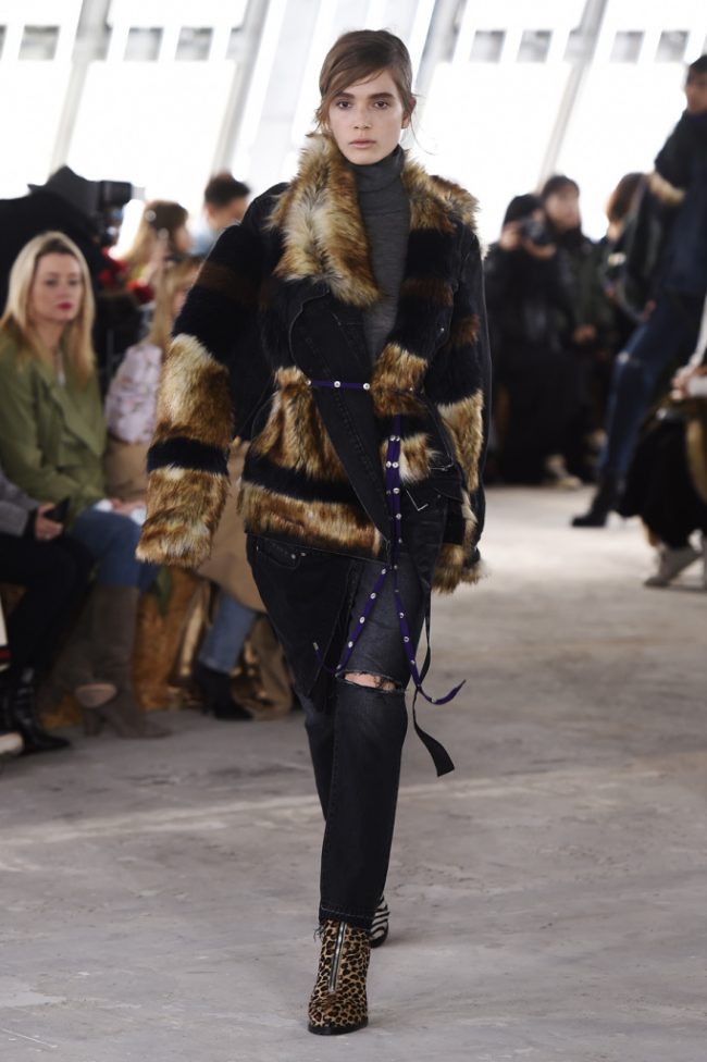 Sacai RTW Fall 2018 - Paris Fashion Week 