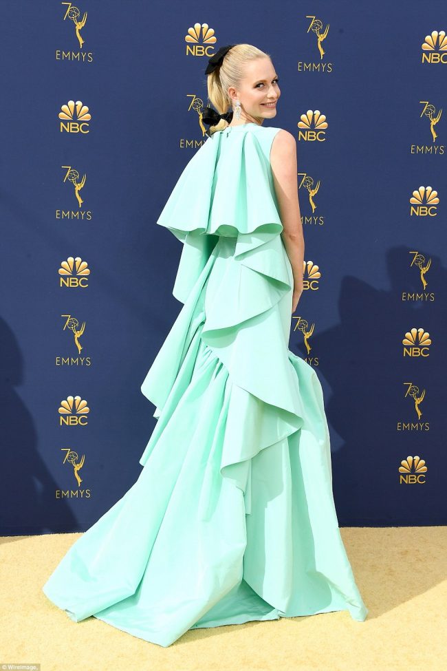 Poppy Delevingne donned a Giambattista Valli gown at the 2018 Emmy Awards