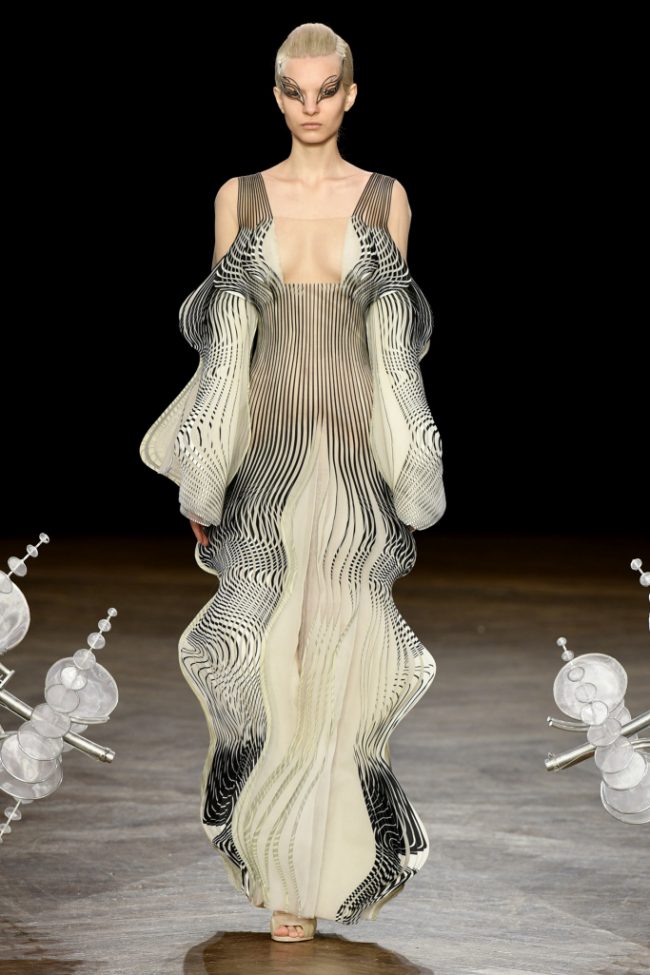 Iris van Herpen Fall 2019 Paris Couture  